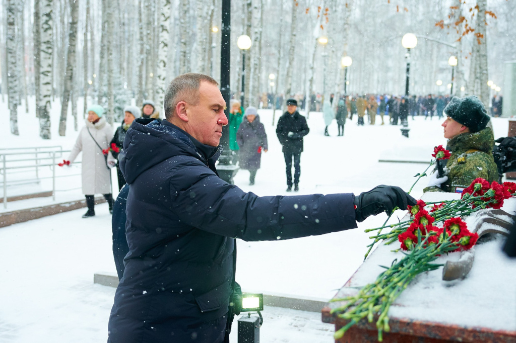    Руслан Кухарук объявил о старте приёма заявок на грант Губернатора Югры в направлении «80-летие Победы в Великой Отечественной войне»