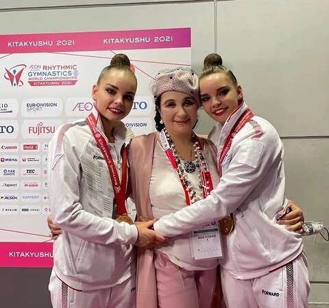    Ирина Винер и ее ученицы Дина и Арина Аверины, фото: соцсети