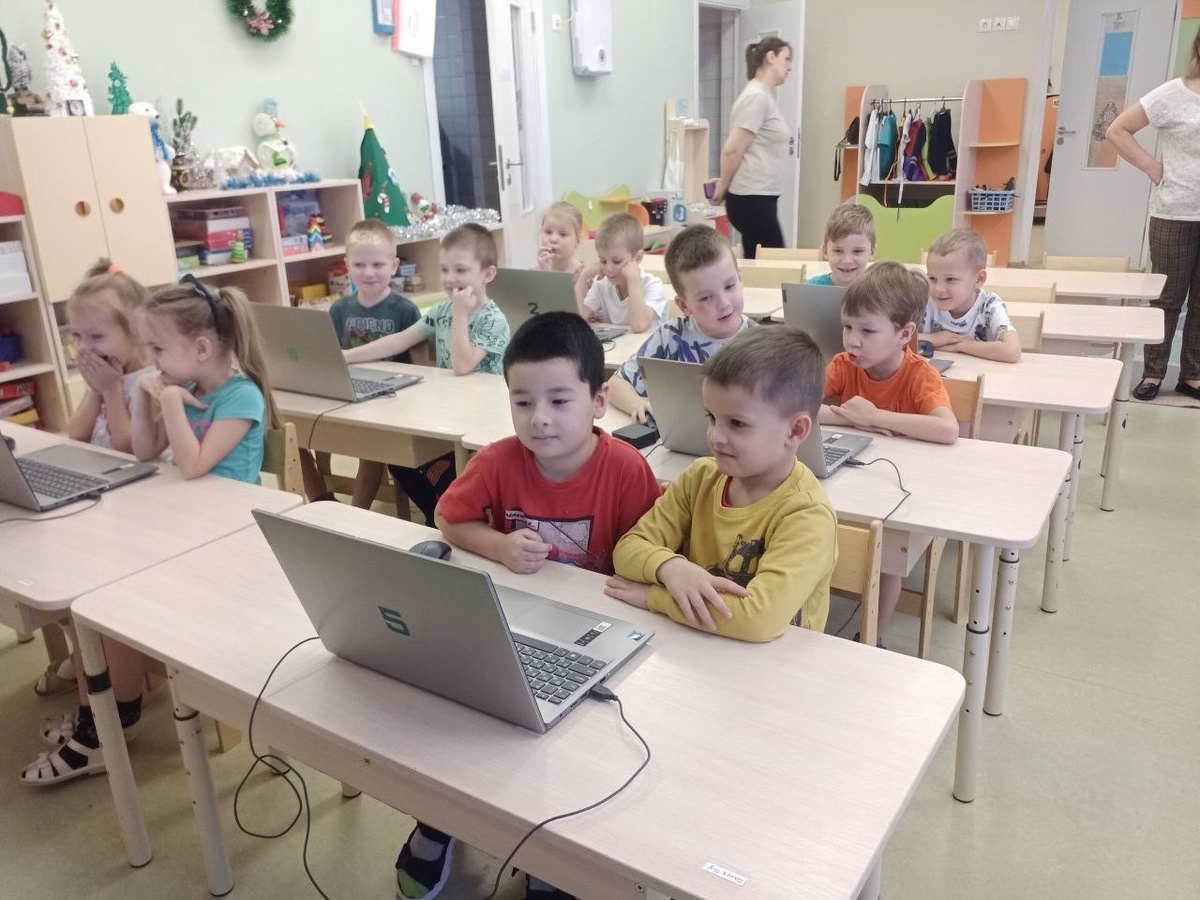 Учимся вместе. В классе с друзьями дети осваивают компьютерные навыки