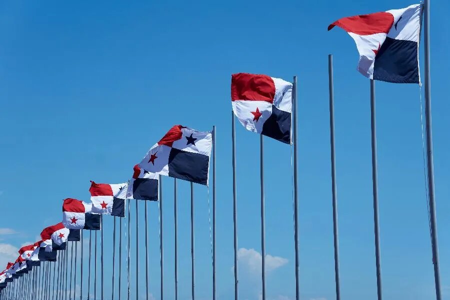 ФОТО Luis Gonzalez on Unsplash