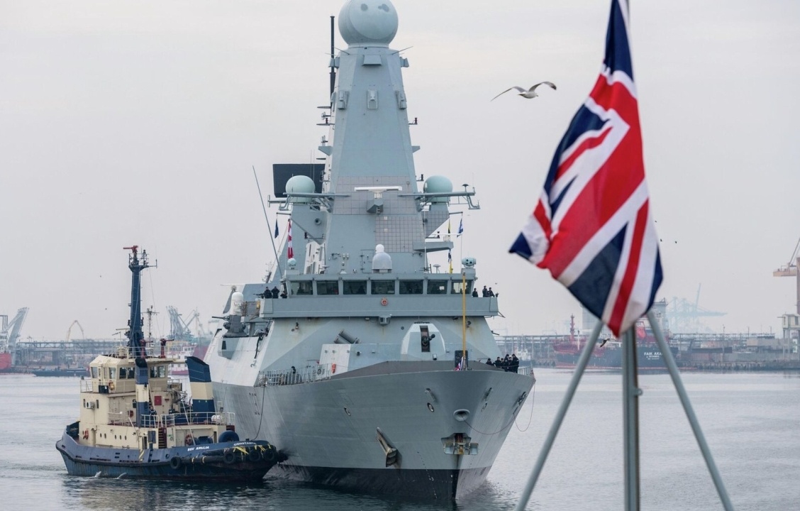    Express: британские военные готовы задерживать российские суда у побережья