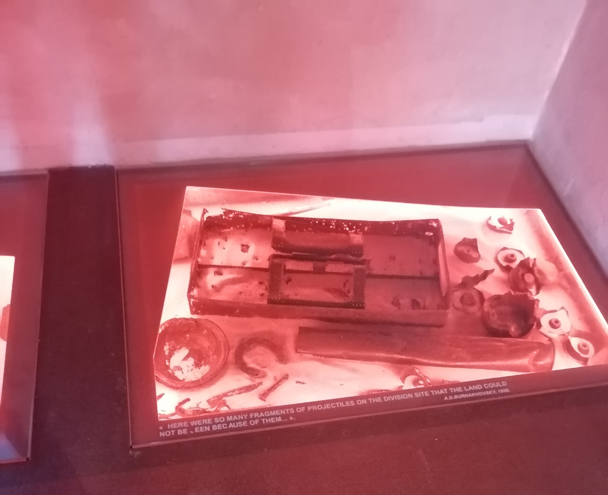 Вещи, найденные в крепости (листайте по стрелке – всего 2 фотографии)