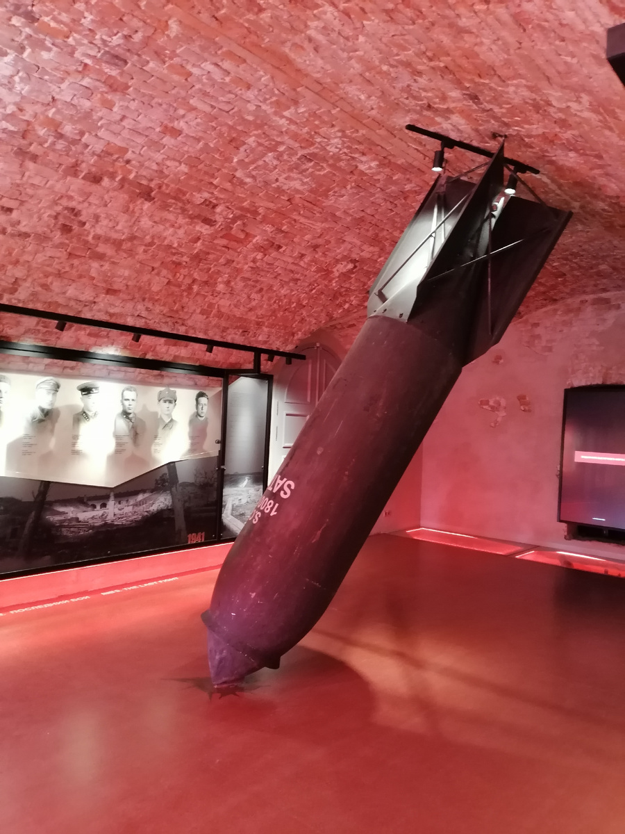 Вот, что скидывали на нашу землю фашисты (листайте по стрелке – всего 3 фотографии)