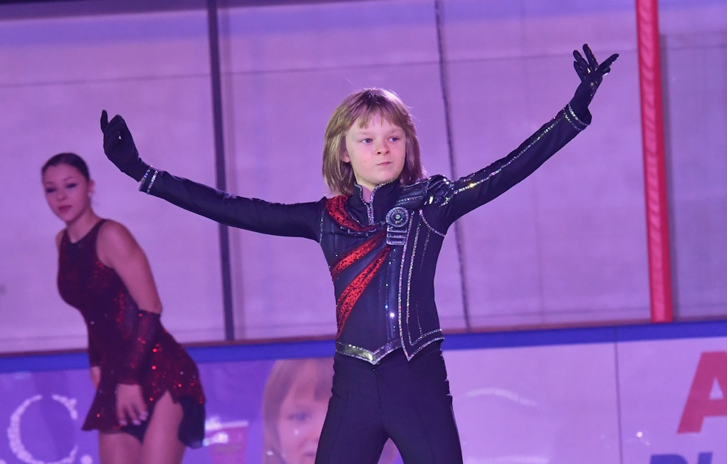 Александр Плющенко мечтает о такой же карьере, как у его знаменитого отца. Фото: соцсети