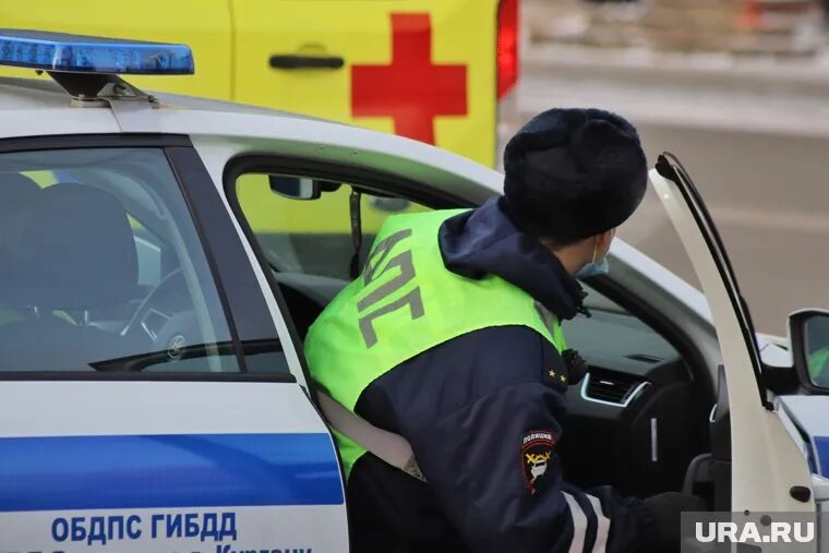 Ребенок погиб, а водитель иномарки госпитализирован при столкновении Toyota и УАЗ в ЯНАО. Фото: Екатерина Сычкова © URA.RU