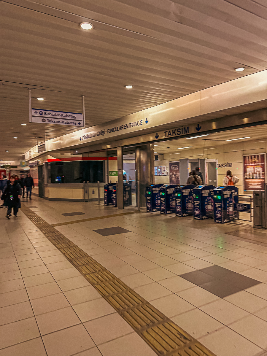 Метро в Стамбуле