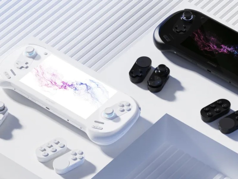    Портативная консоль AyaNeo 3 со съёмными контроллерами стоит до $2099