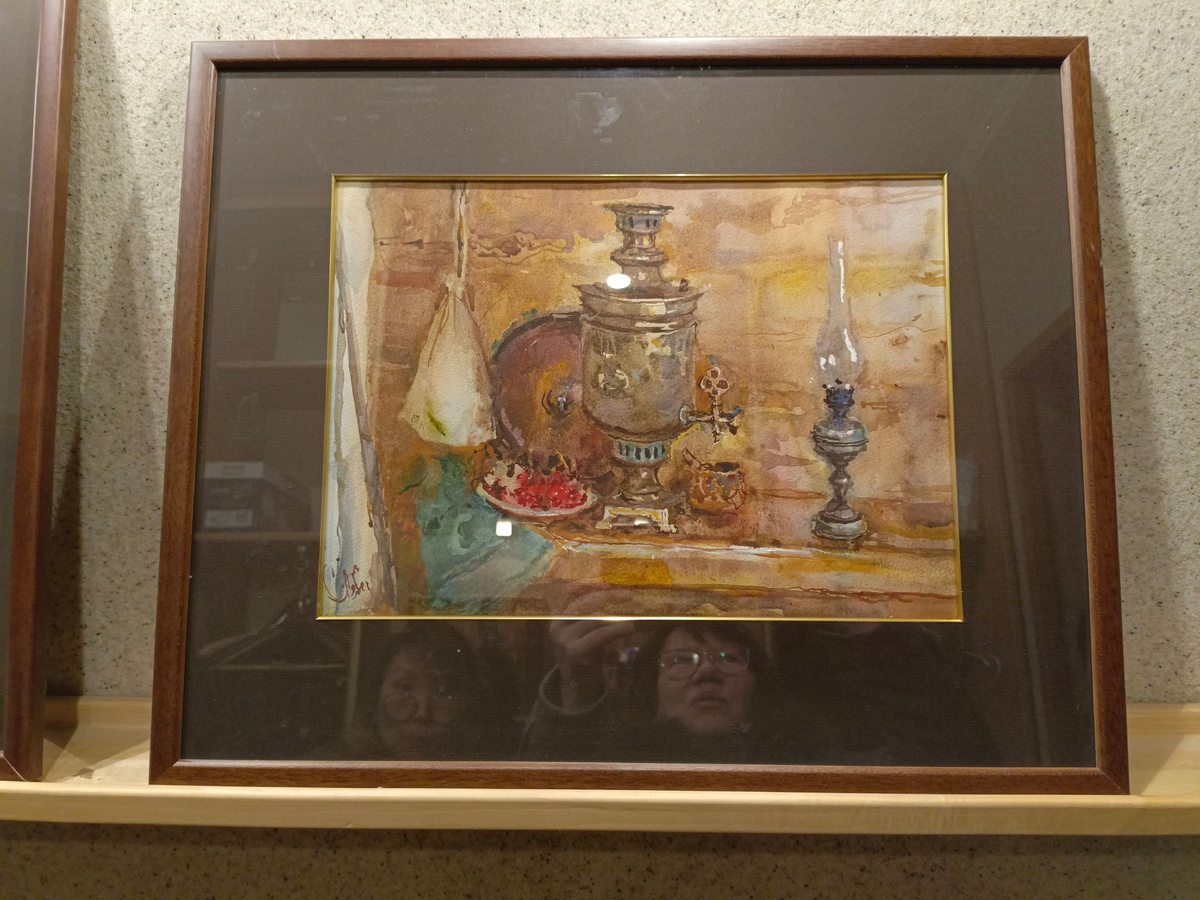 Как говорят театр начинается с вешалки. Так попадая в студию сразу видишь работы Сергея Сергеевича