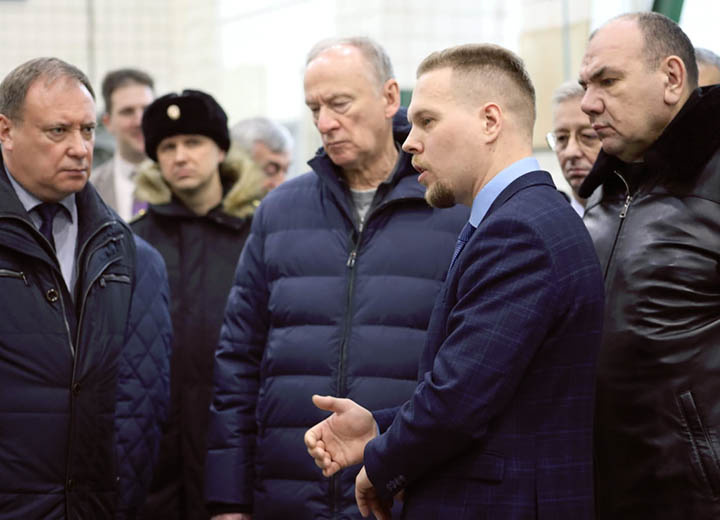 Николаю Патрушеву представили новые разработки подводного оружия / Фото: Морская коллегия России  📷
