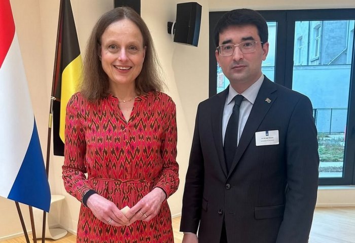 Встреча Посла Туркменистана в Бельгии Сапара Пальванова с заместителем генерального секретаря МИДа Нидерландов Каролой ван Рейнсевер, 25 января, 2025 г., Брюссель, Бельгия (Фото: Посольство Туркменистана в Бельгии)