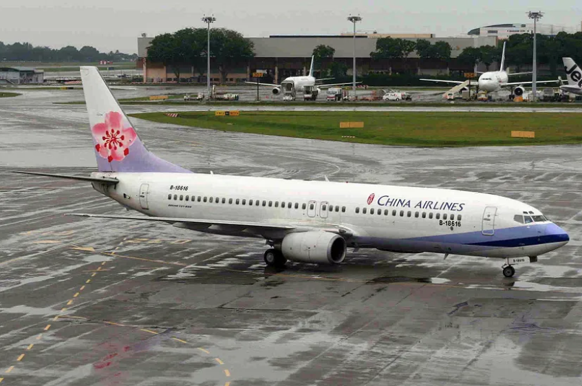 Boeing 737–800 авиакомпании China Airlines, участвовавший в катастрофе. Источник изображения: Википедия
