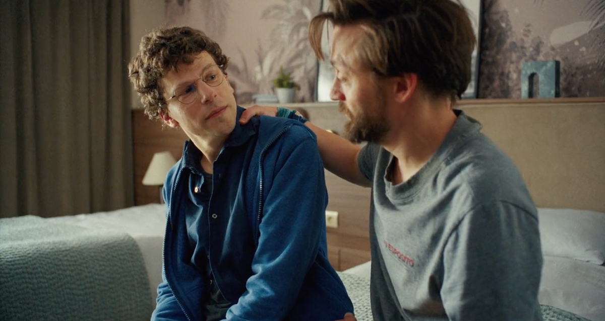 Кадр из фильма "Настоящая боль"