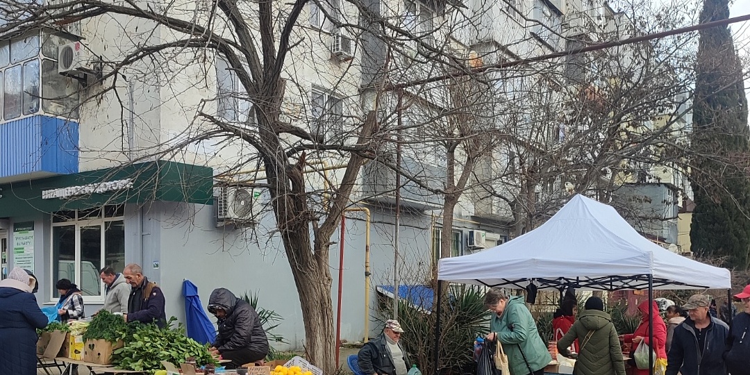 Возвращаемся домой, зашли на рынок перед  отъездом. Зимовка наша закончилась