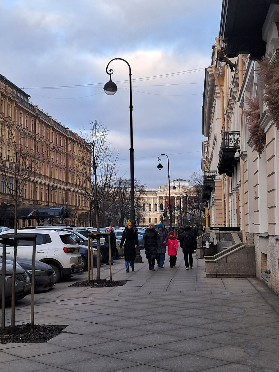 Михайловская улица, в перспективе Михайловский дворец (Русский музей). Фото автора 