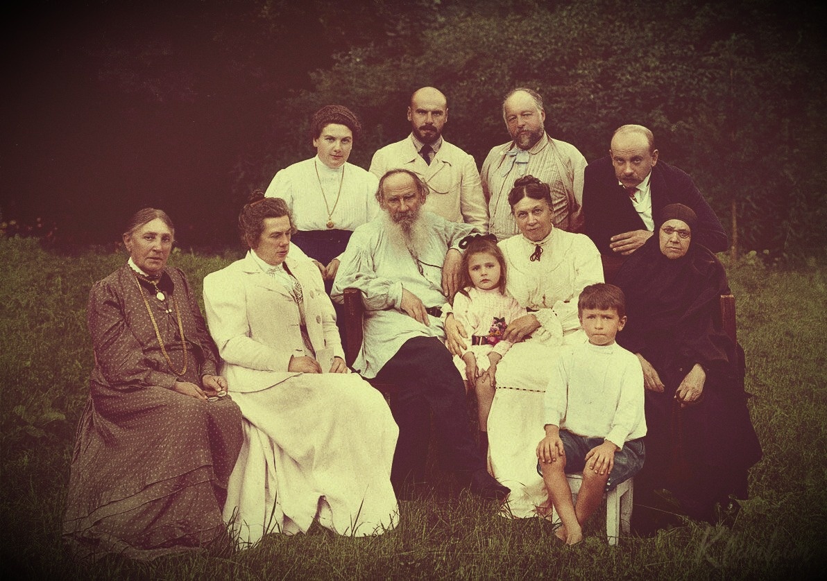 Семья Льва Николаевича Толстого. Изображение взято с Яндекс картинок.