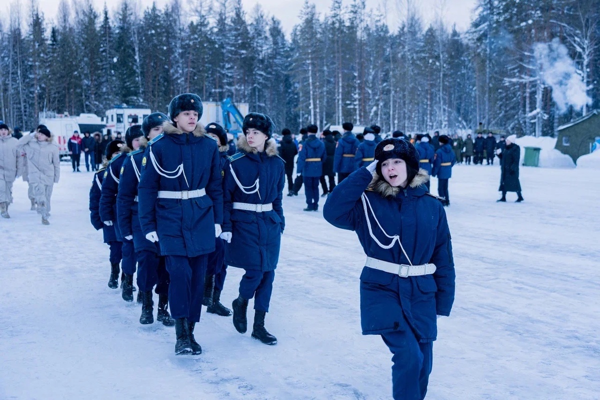    В Нягани школьники трёх муниципалитетов проверили силы в начальной военной подготовке