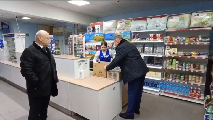    Глава и председатель думы Белоярского района отправили посылки землякам