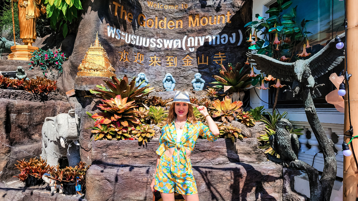 Вход в храм Золотая Гора Ват Сакет.