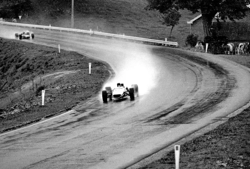 Джо Боннье положил начало участию Швеции в «Формуле-1» в качестве первого шведского гонщика в серии и первого победителя гонки. [Источник: Джим Калп]