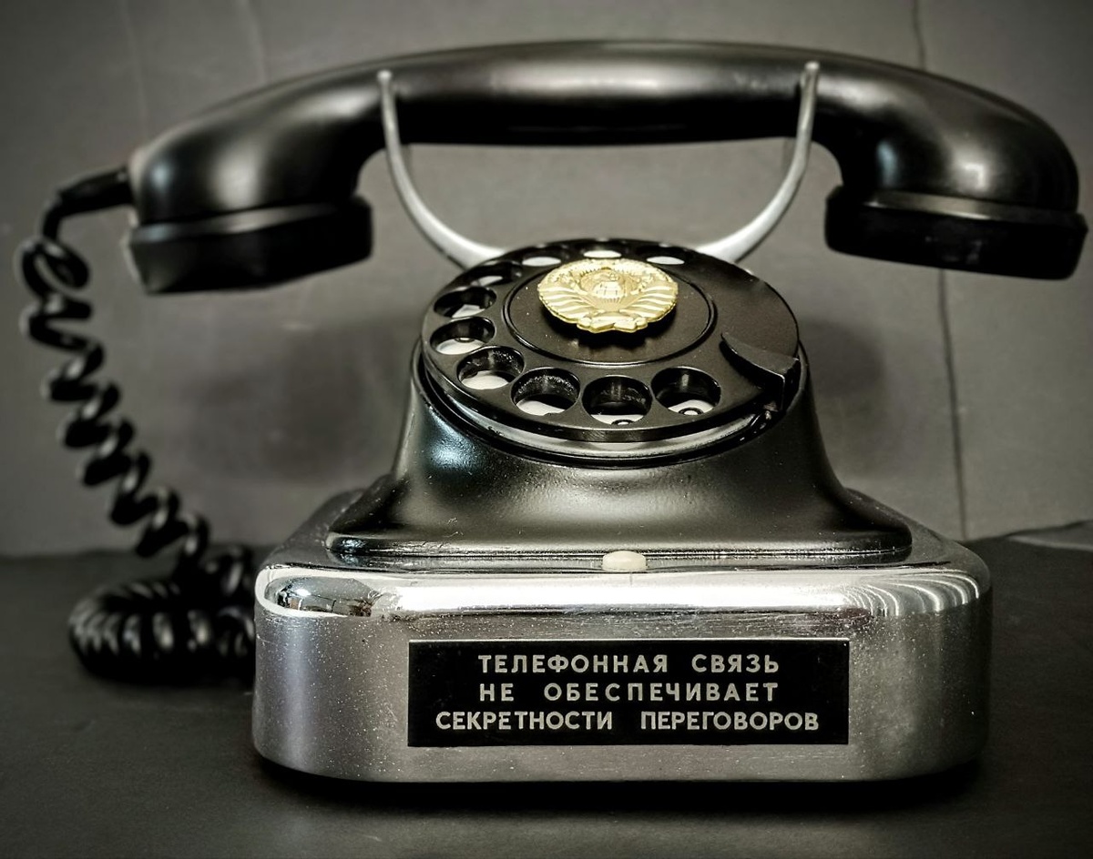 телефон TESLA (Siemens & Halske w28). Вид спереди. Фото автора.