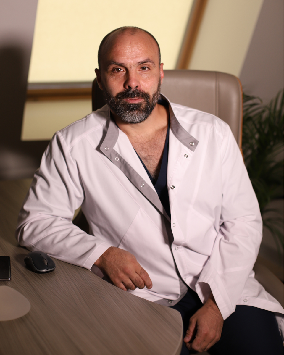 Борис Владимирович Выступец, кандидат медицинских наук, пластический хирург MEDALL