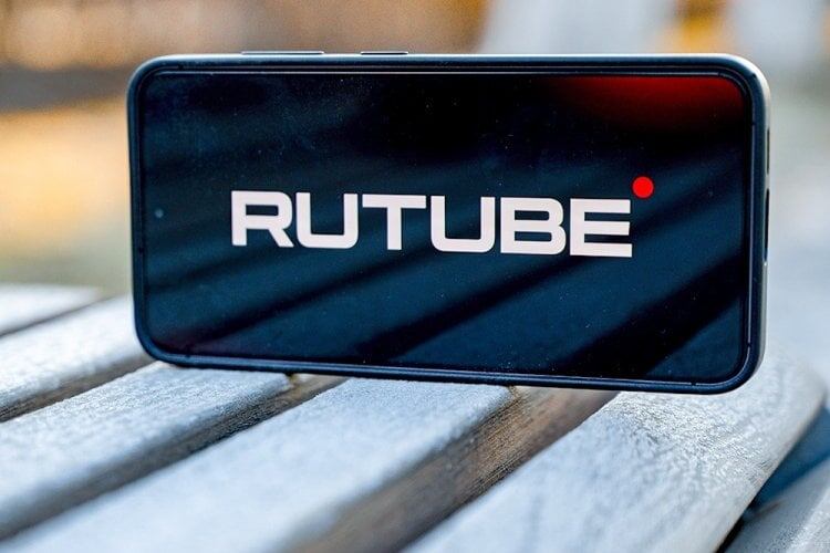    RuTube на Андроиде теперь позволяет скачивать видео в память смартфона. Изображение: rg.ru