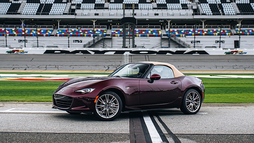    На фото: Mazda MX-5 Miata 35th Anniversary Edition