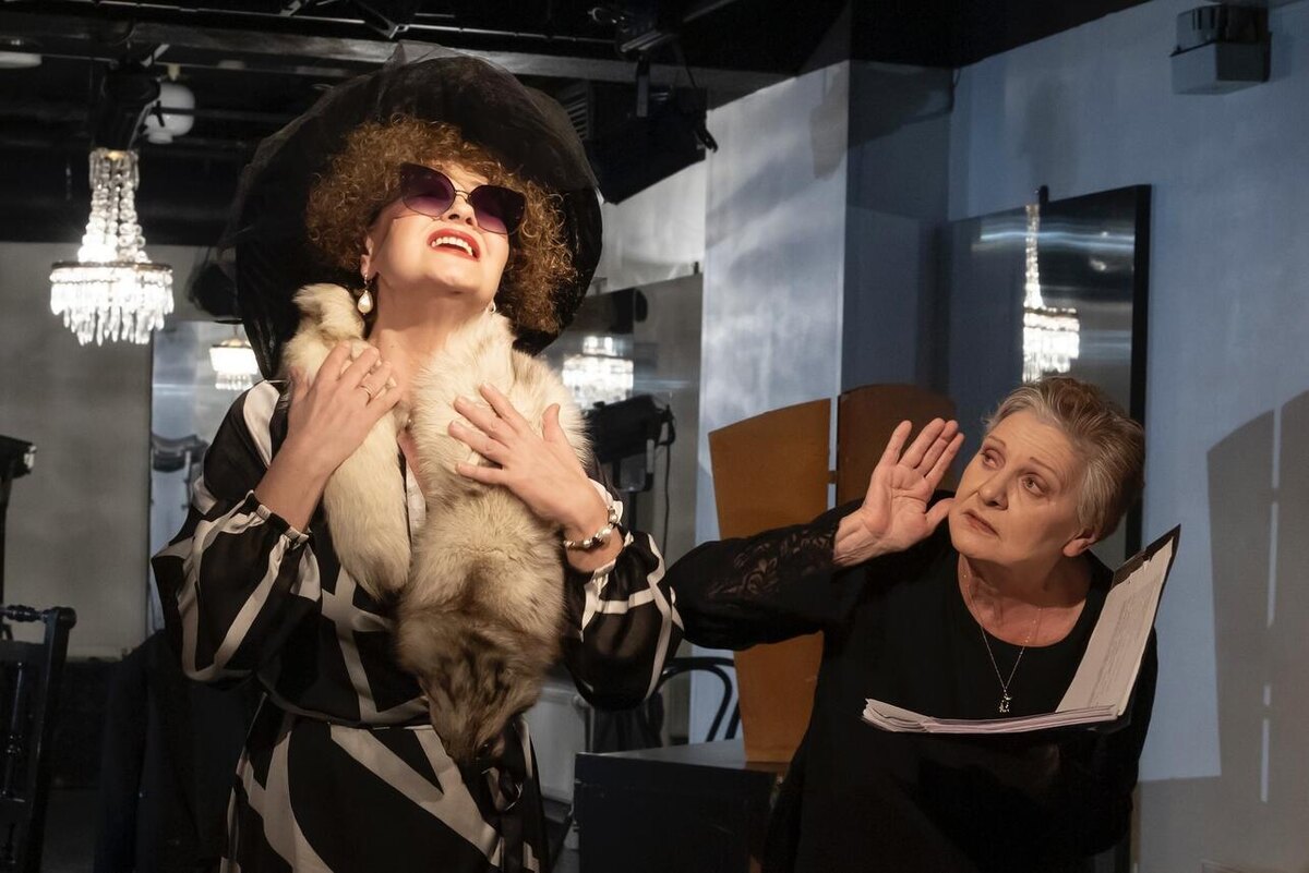    Елена Мельникова и Елена Ивочкина пресс-служба театра им. Вахтангова, фото Валерия Мясникова