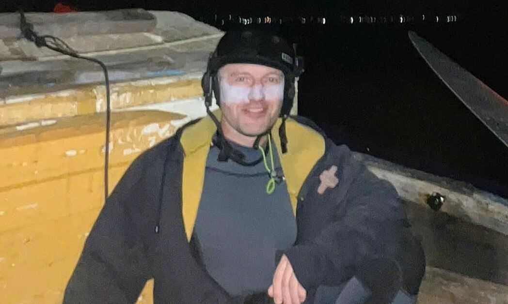 Довольный спасением Александр.