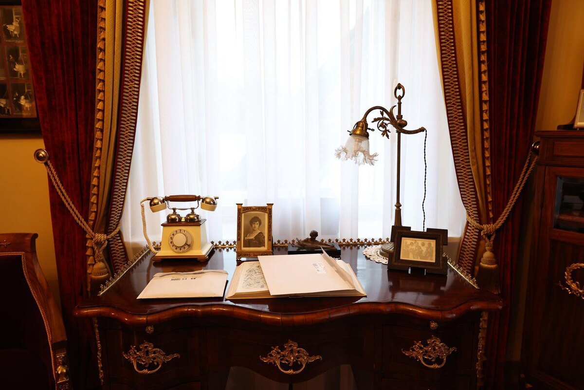 Елена Купцова / Metro
Рабочий стол в кабинете оперной певицы Антонины Неждановой.