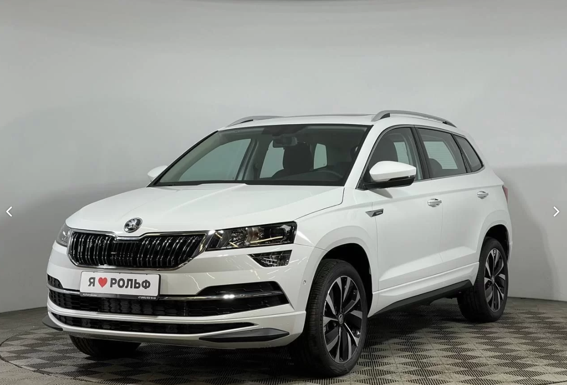 Обратите внимание на количество хрома и на шильдик под зеркалом. Китайцы очень любят хром и вся линейка Китайской Шкоды имеет дополнительный шильдик на крыле, переходящий на переднюю дверь. 