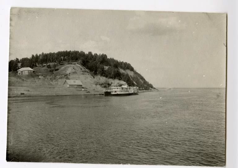 Вид на р. Каме с пароходом у пристани. 1913