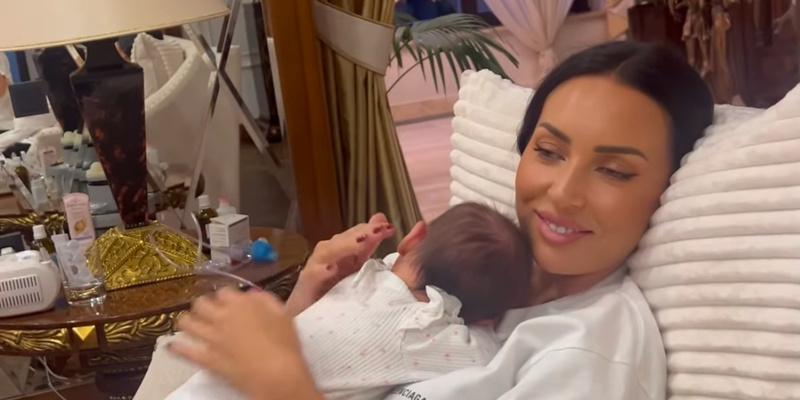 Алсу не скрывает своего восторга от появления нового члена семьи и отметила, что ей также хотелось бы завести ещё детей.