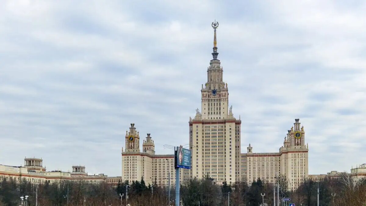    Здание МГУ.