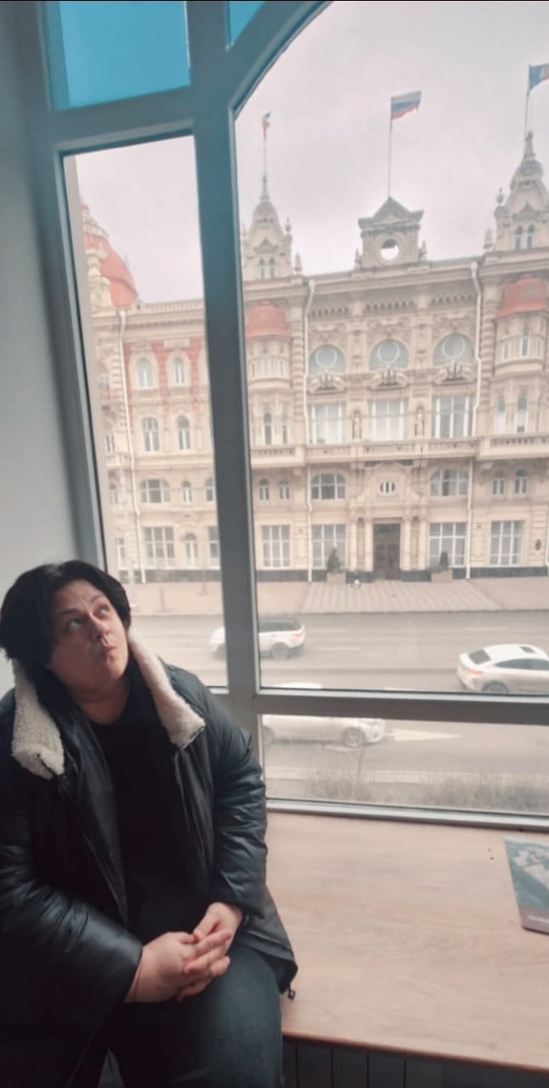 Худрук в предвкушении (фото из архива театра "Человек в кубе").