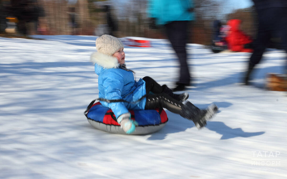 ​Зима – это время «ватрушек», ледянок, коньков и прочих развлечений, но не всегда они бывают безопасными. Фото: © «Татар-информ»