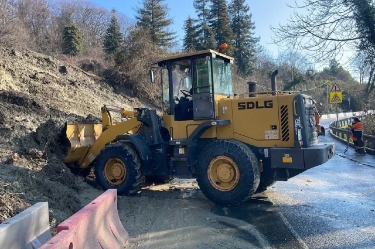    На трассе Джубга - Сочи сняли ограничение, которое вводили из-за оползня