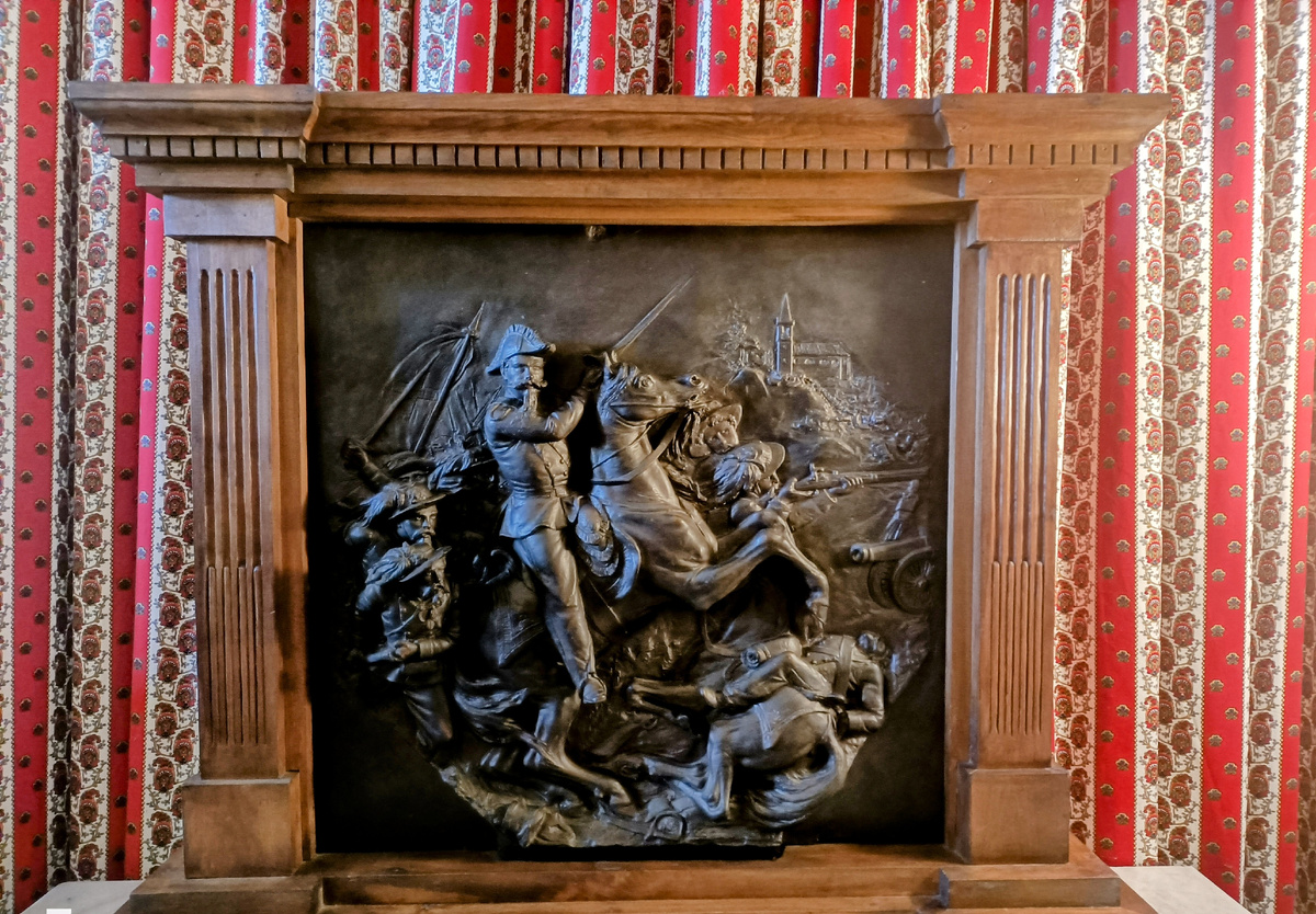 Конный портрет короля  Виктора - Эммануила . Sarre. Valle d' Aosta. Фото автора. Италия