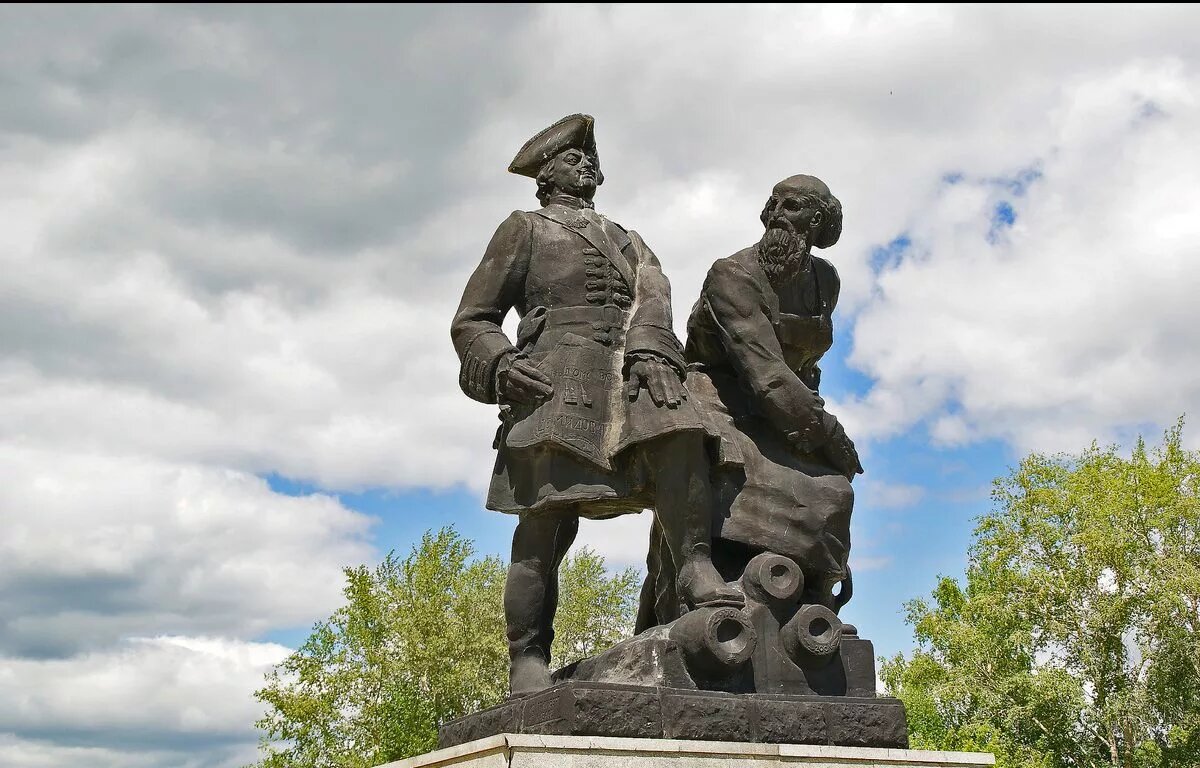 Памятник Петру I и Никите Демидову