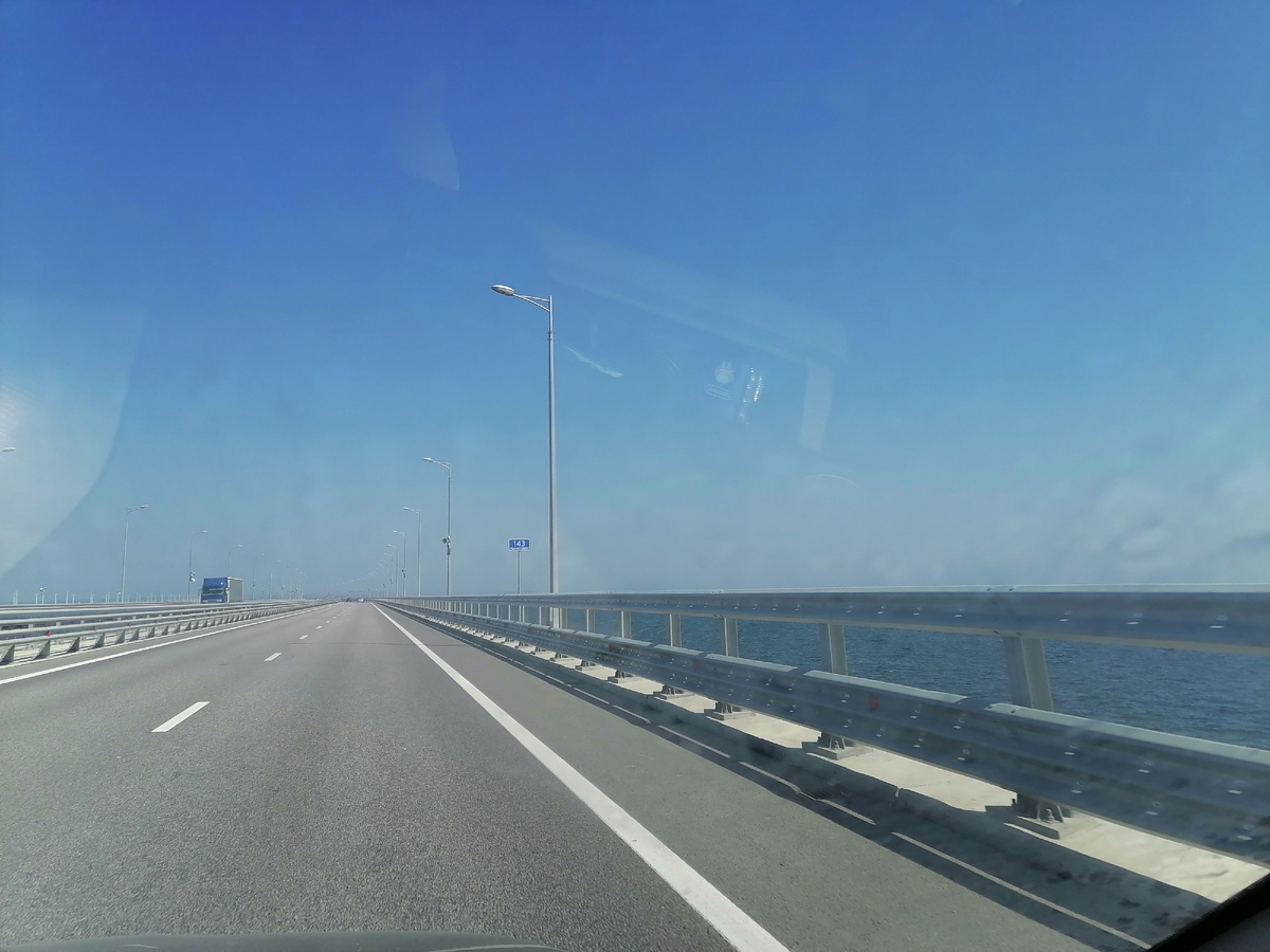 Мост через море