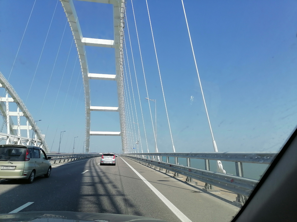 Едем под аркой