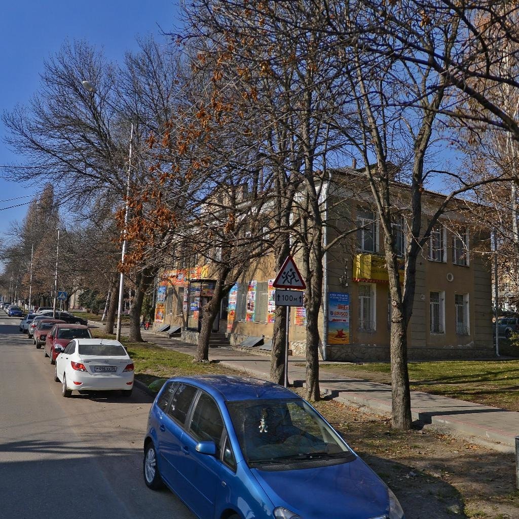 Здание пункта проката и продажи туристического снаряжения г. Пятигорск на ул. Университетская д.4а