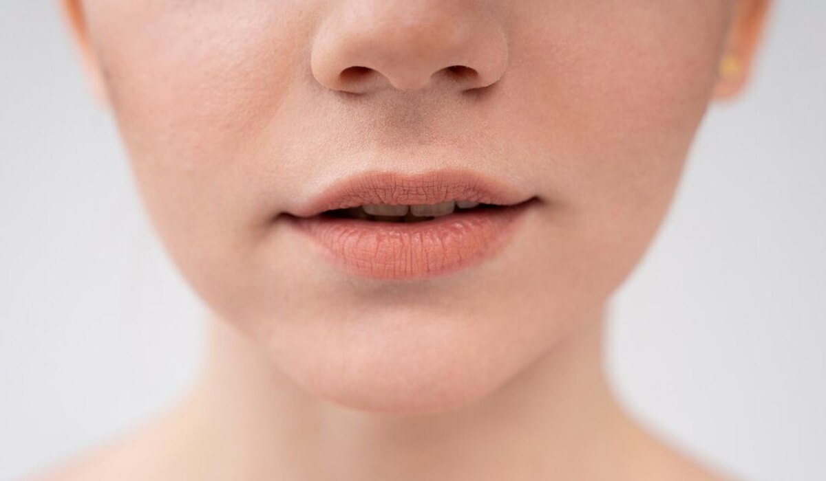     Сухость во рту: почему возникает и как с ней бороться