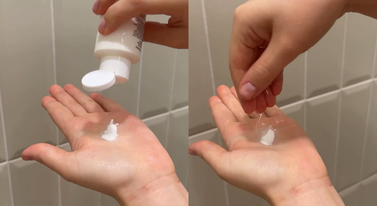 Насыпаю энзимную пудру, добавляю немного воды ➡️