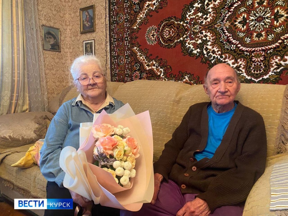    Курские молодогвардейцы поздравили с годовщиной полного снятия блокады Ленинграда Валентину Щетинину