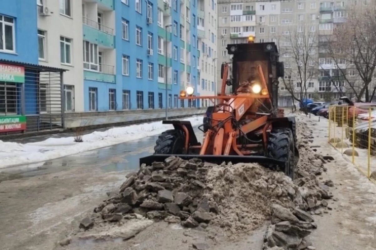    Дорожники усилили уборку наледи в Нижнем Новгороде