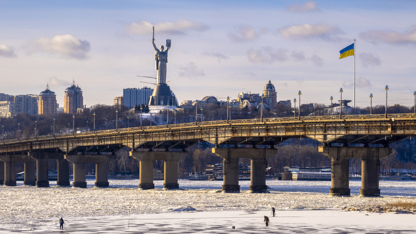     Вид на памятник Родине-Матери и реку Днепр в Киеве Gettyimages.ru