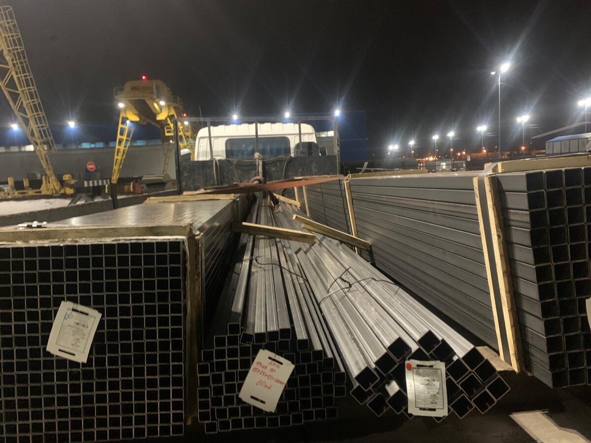 Доставка стальные трубы электросварные квадратные Северсталь