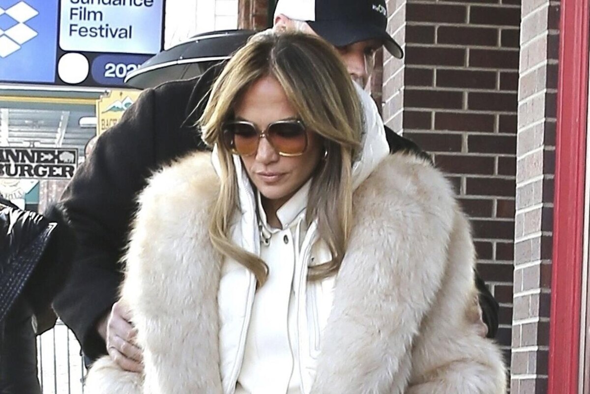    Дженнифер Лопес LEGION-MEDIA