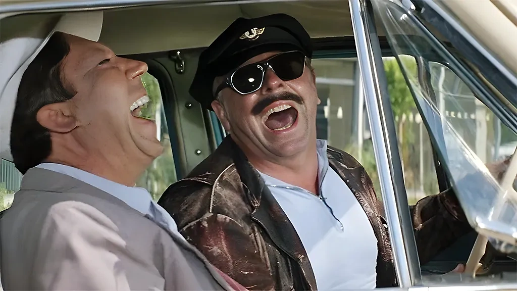 В советское время диспетчер мог связаться только по рации. Кадр из к/ф "Бриллиантовая рука"